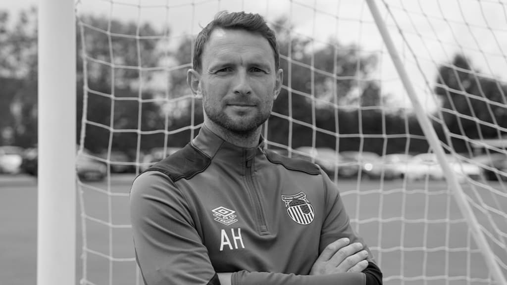 Grimsby Town rendirá tributo a Alex Hughes antes de enfrentar a Exeter City