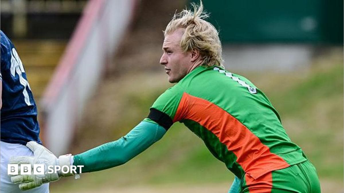 Adam Desbois firma por dos años con Carlisle United